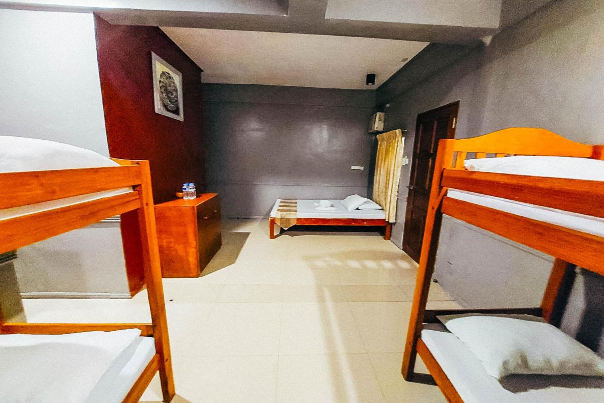 Mbg Travellers Inn Powered By Cocotel Puerto Princesa Oda fotoğraf