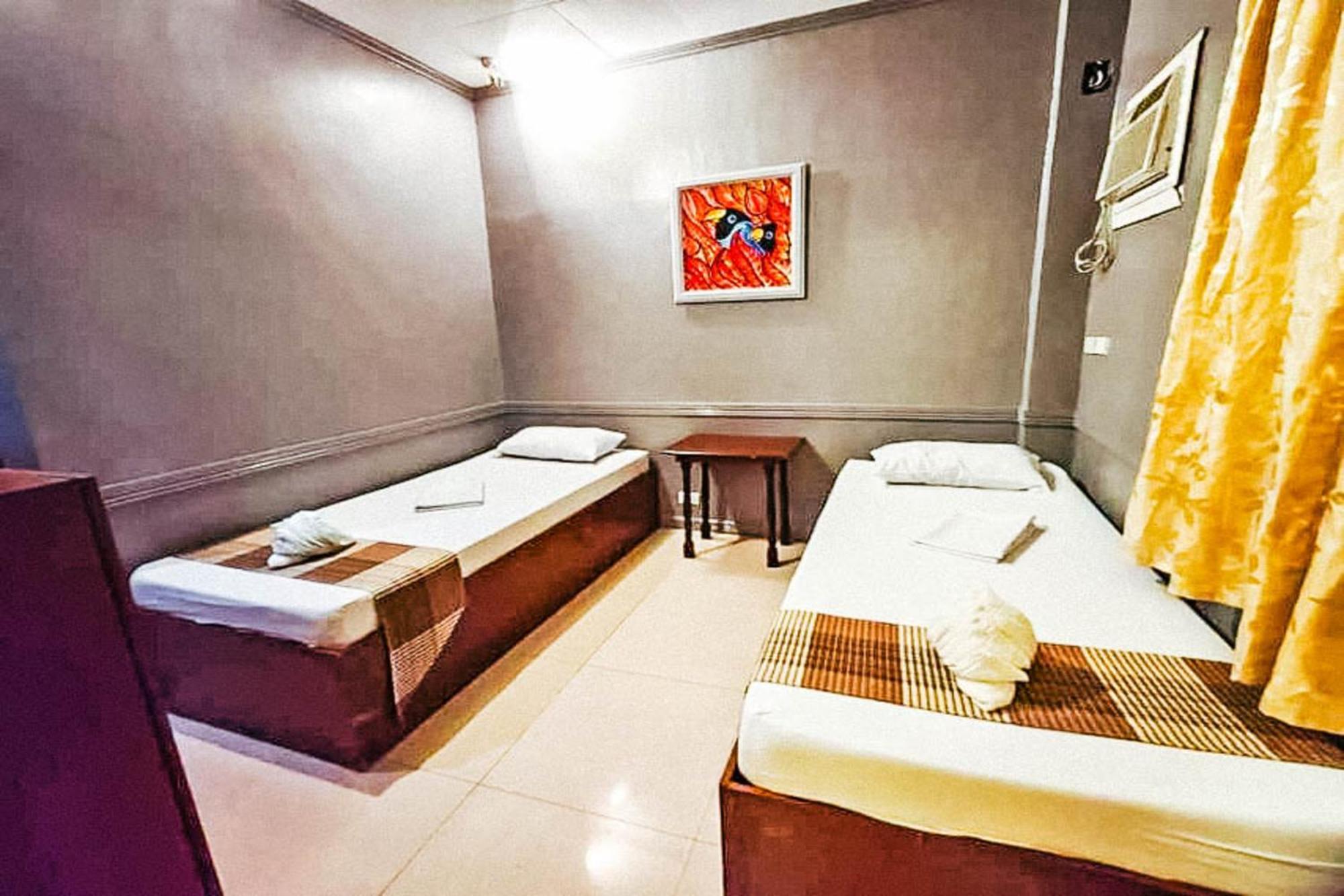Mbg Travellers Inn Powered By Cocotel Puerto Princesa Oda fotoğraf