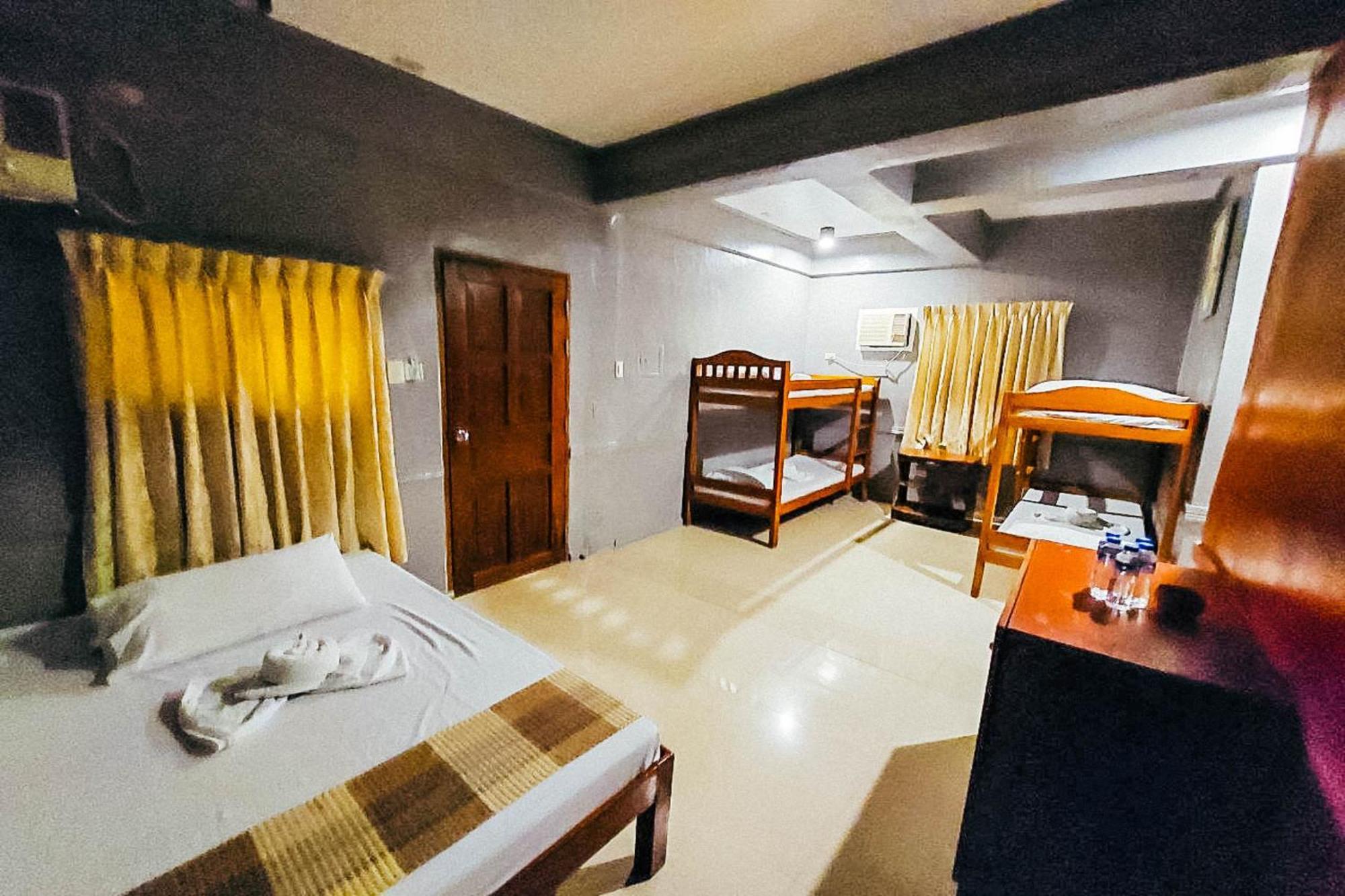 Mbg Travellers Inn Powered By Cocotel Puerto Princesa Oda fotoğraf
