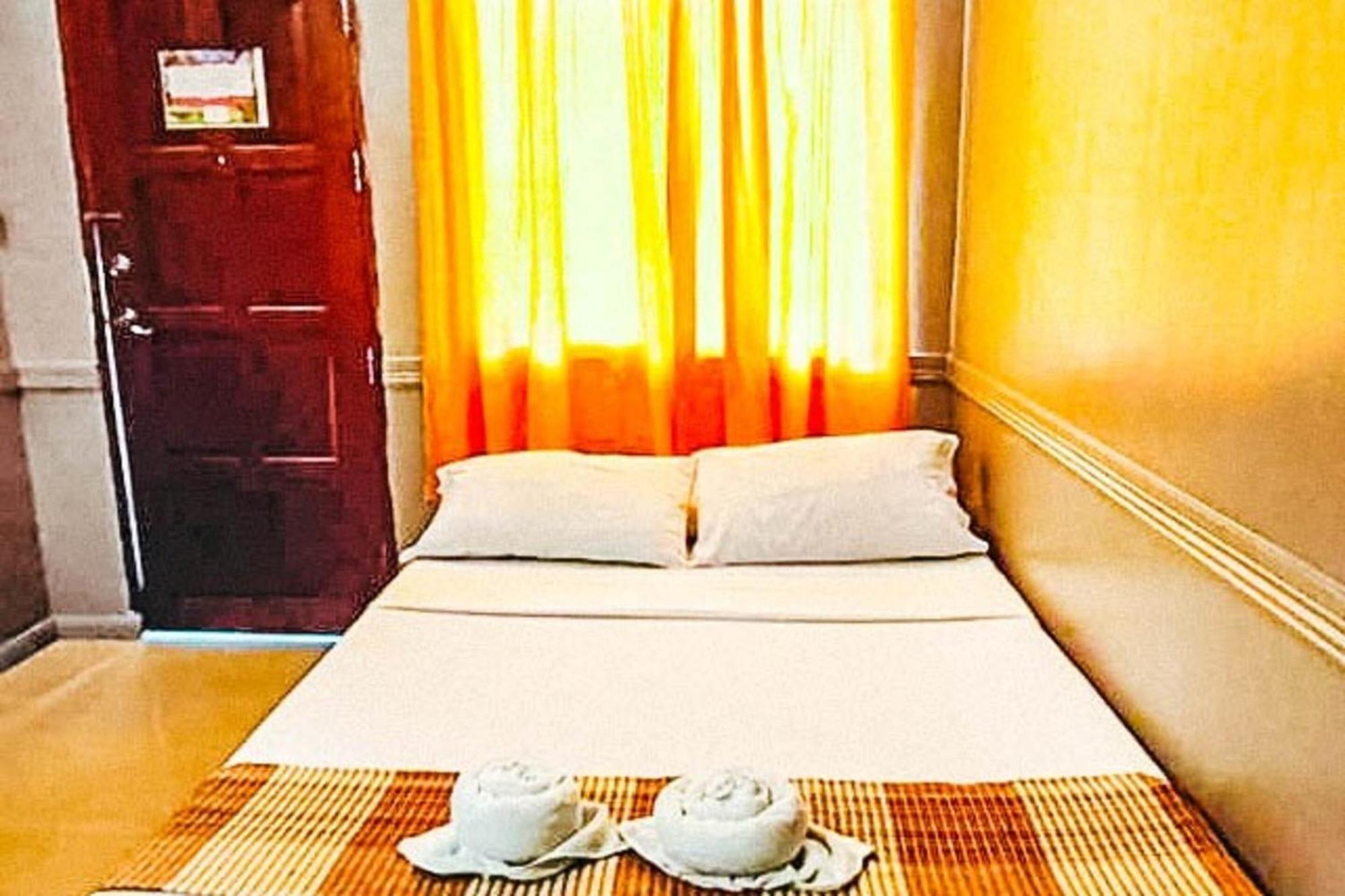 Mbg Travellers Inn Powered By Cocotel Puerto Princesa Oda fotoğraf