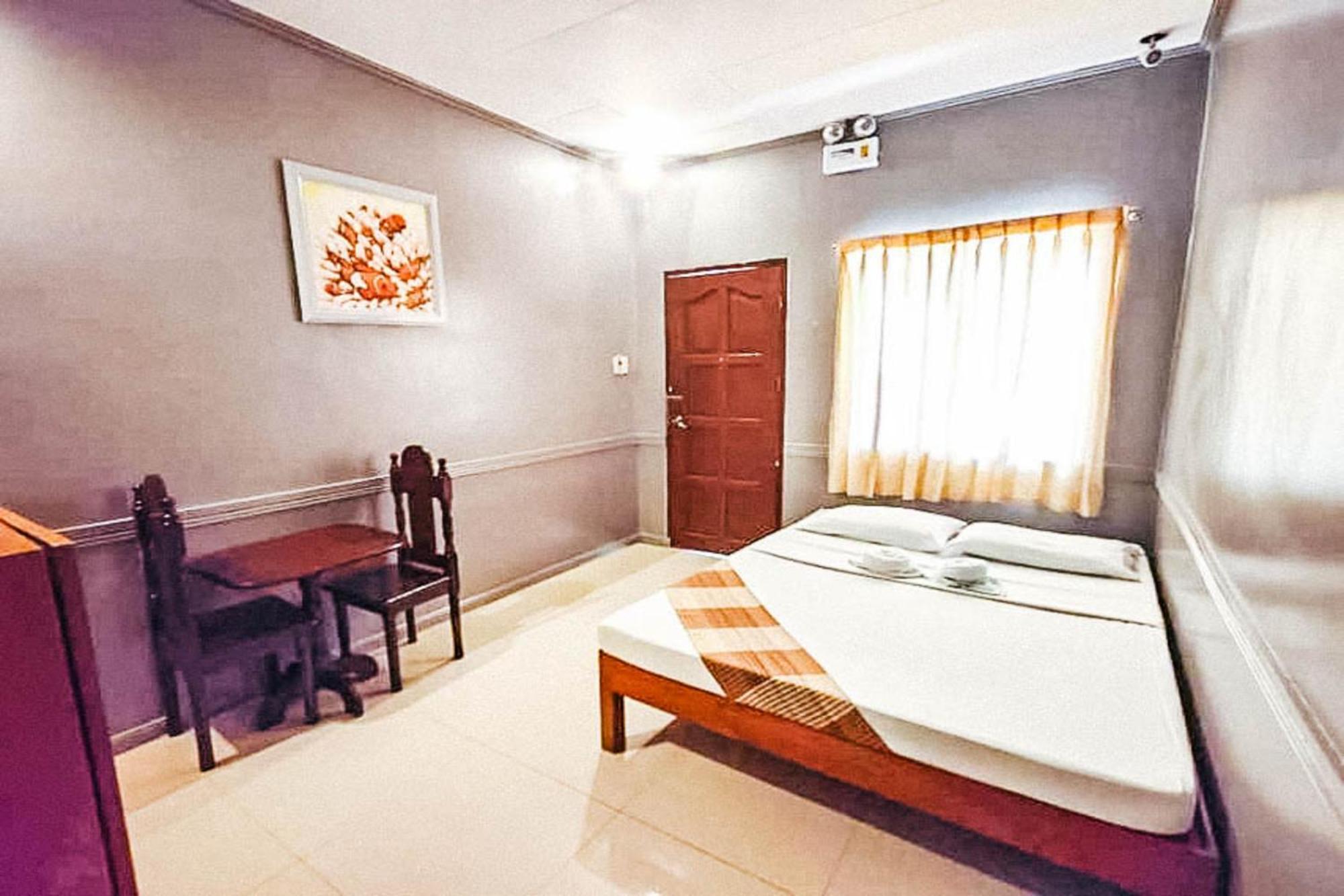 Mbg Travellers Inn Powered By Cocotel Puerto Princesa Oda fotoğraf