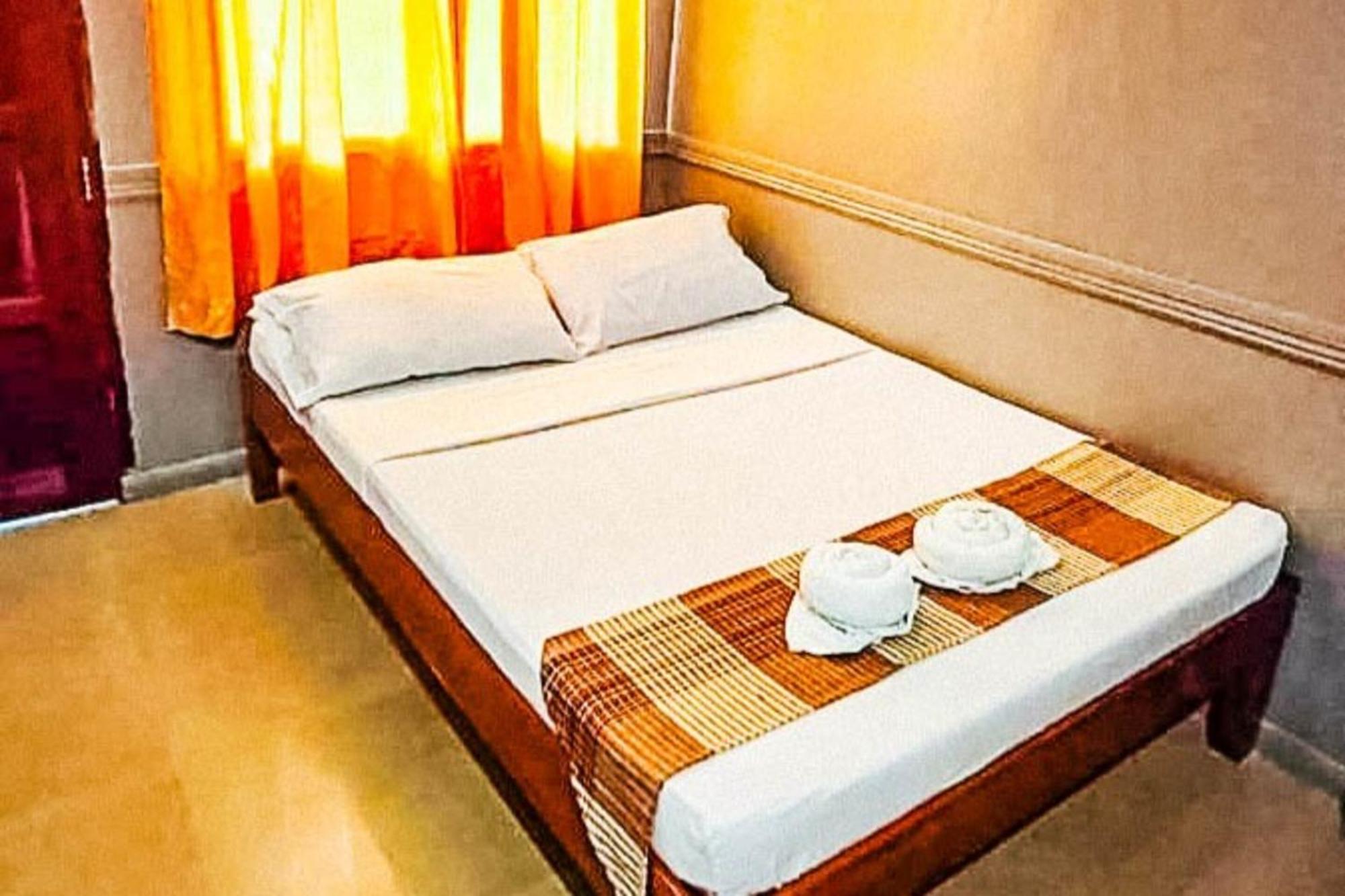 Mbg Travellers Inn Powered By Cocotel Puerto Princesa Oda fotoğraf