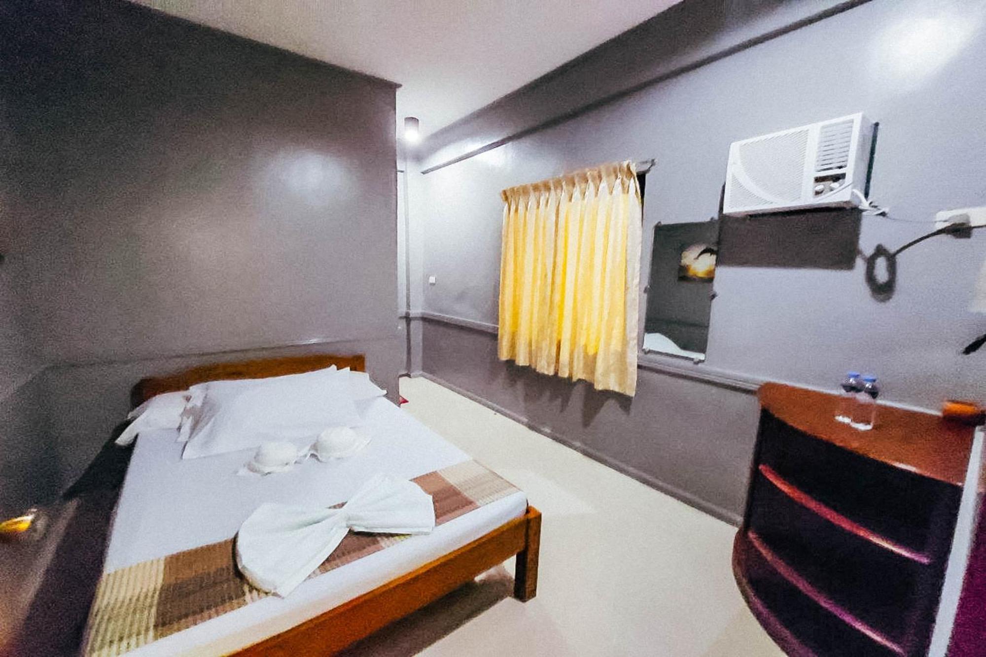 Mbg Travellers Inn Powered By Cocotel Puerto Princesa Oda fotoğraf