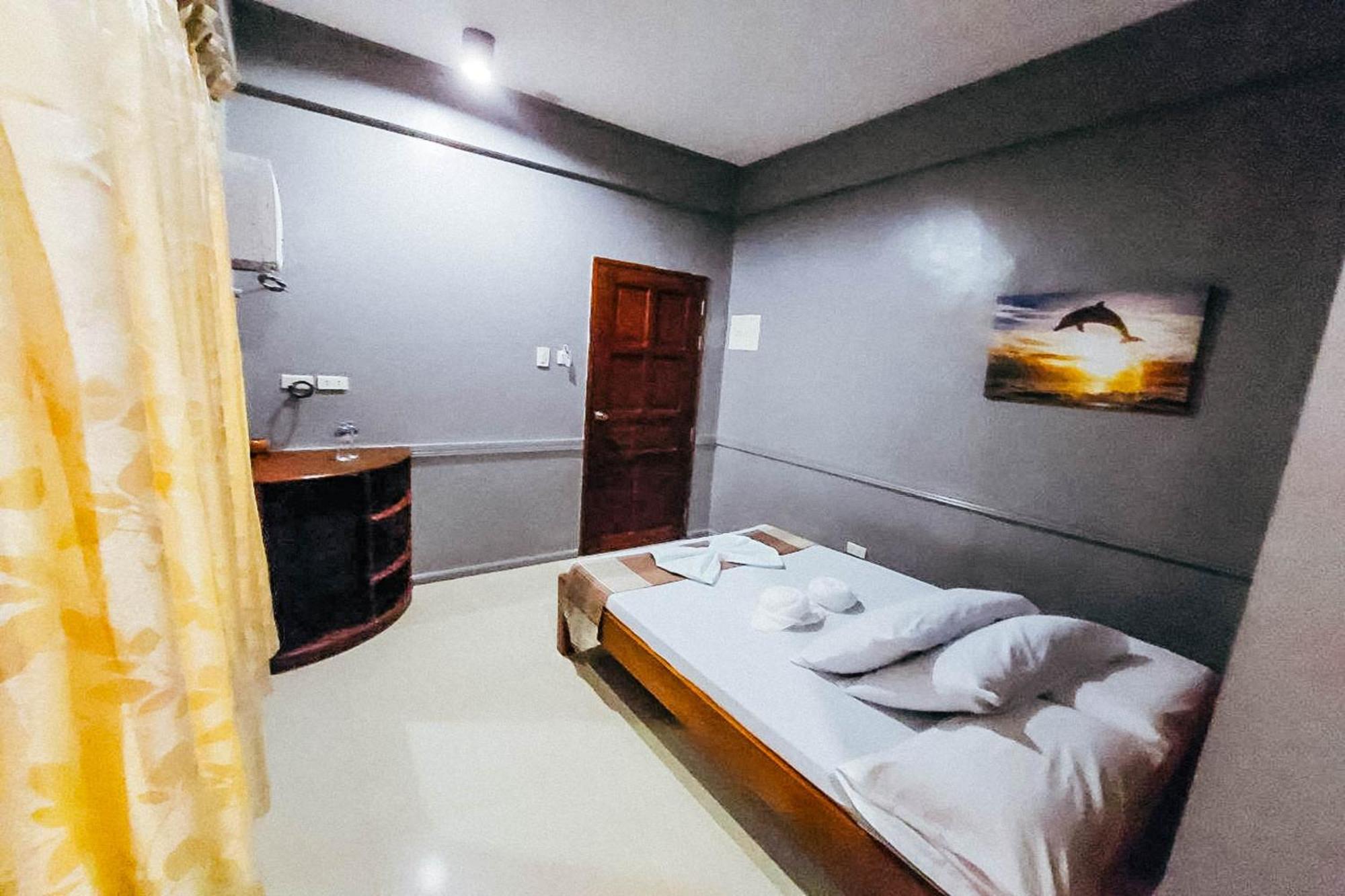 Mbg Travellers Inn Powered By Cocotel Puerto Princesa Oda fotoğraf