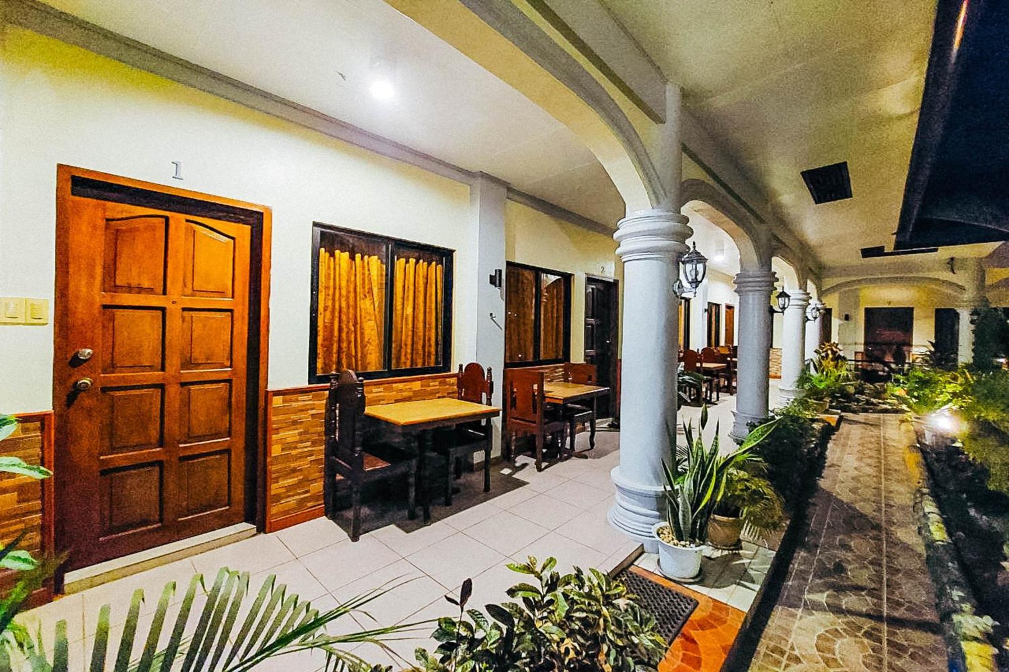 Mbg Travellers Inn Powered By Cocotel Puerto Princesa Dış mekan fotoğraf