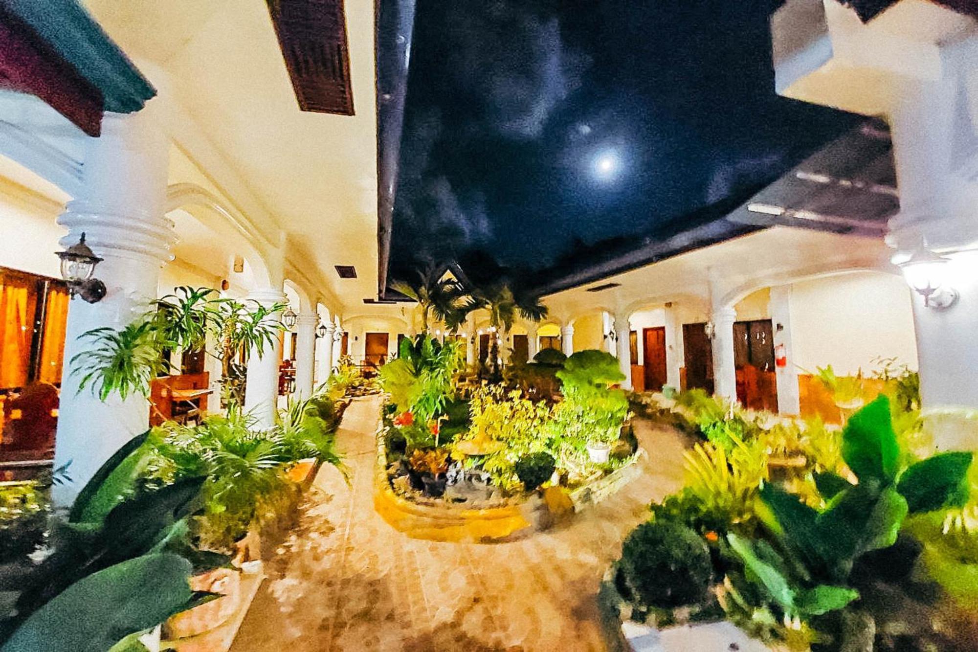 Mbg Travellers Inn Powered By Cocotel Puerto Princesa Dış mekan fotoğraf