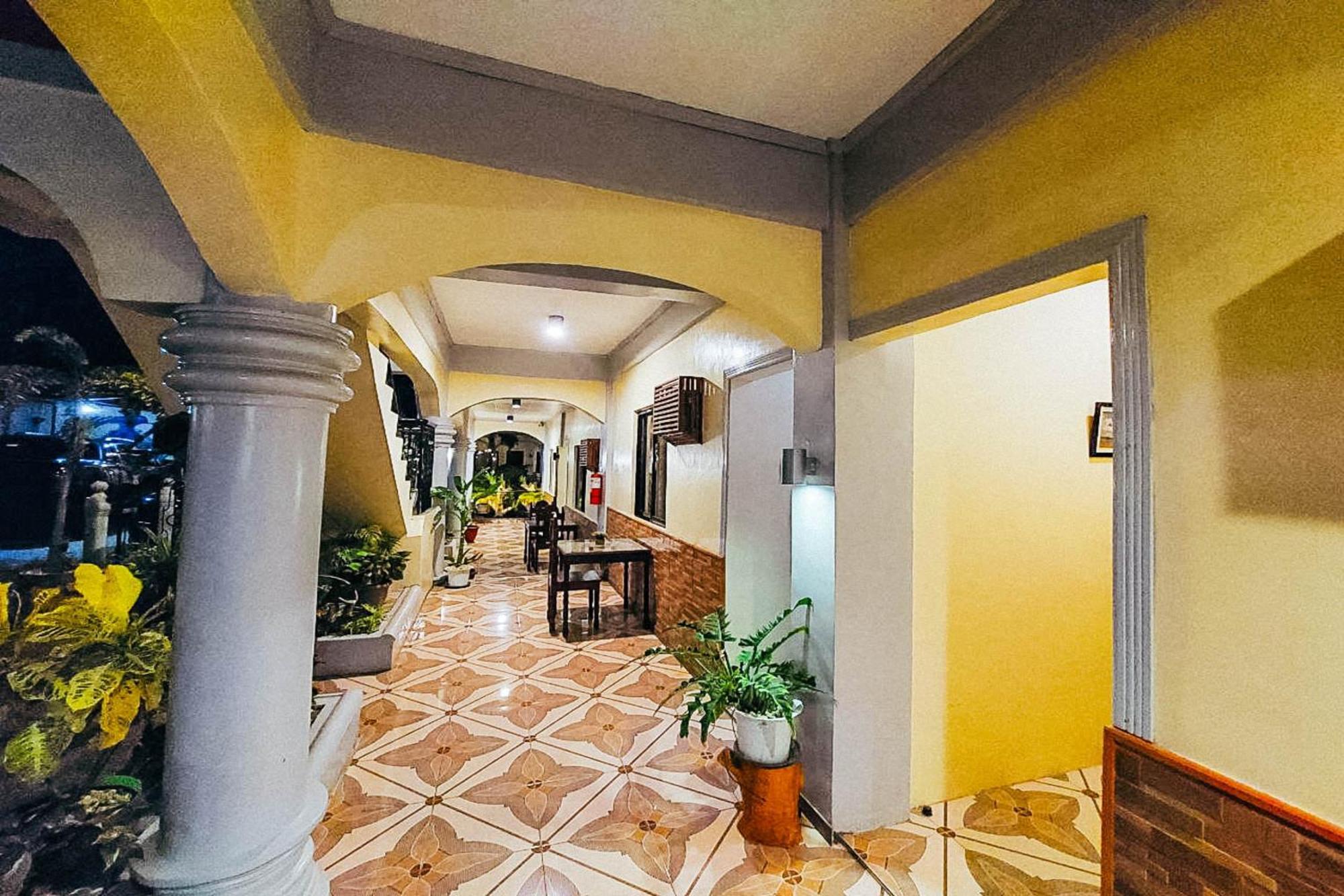Mbg Travellers Inn Powered By Cocotel Puerto Princesa Dış mekan fotoğraf